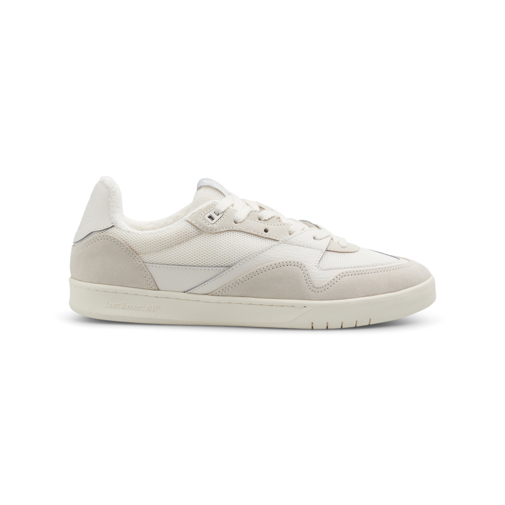 CM002 (White/White)