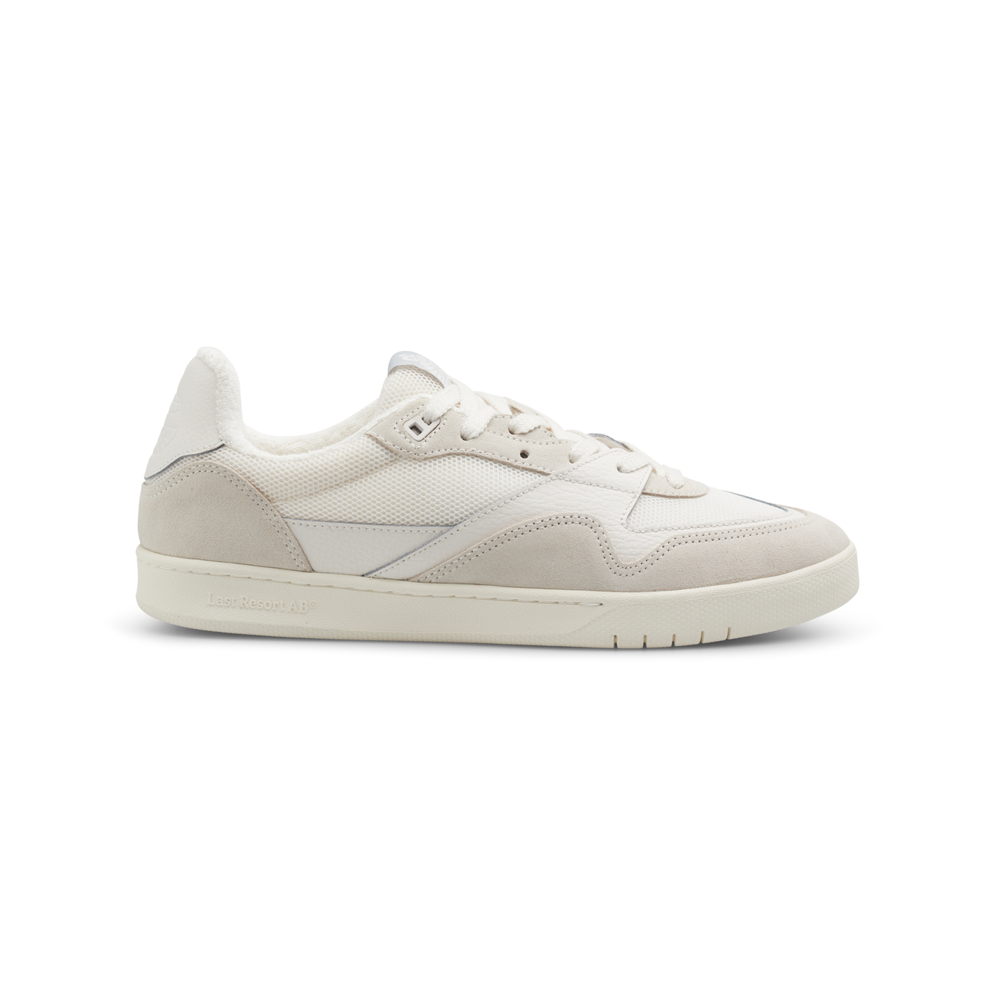 CM002 (White/White)