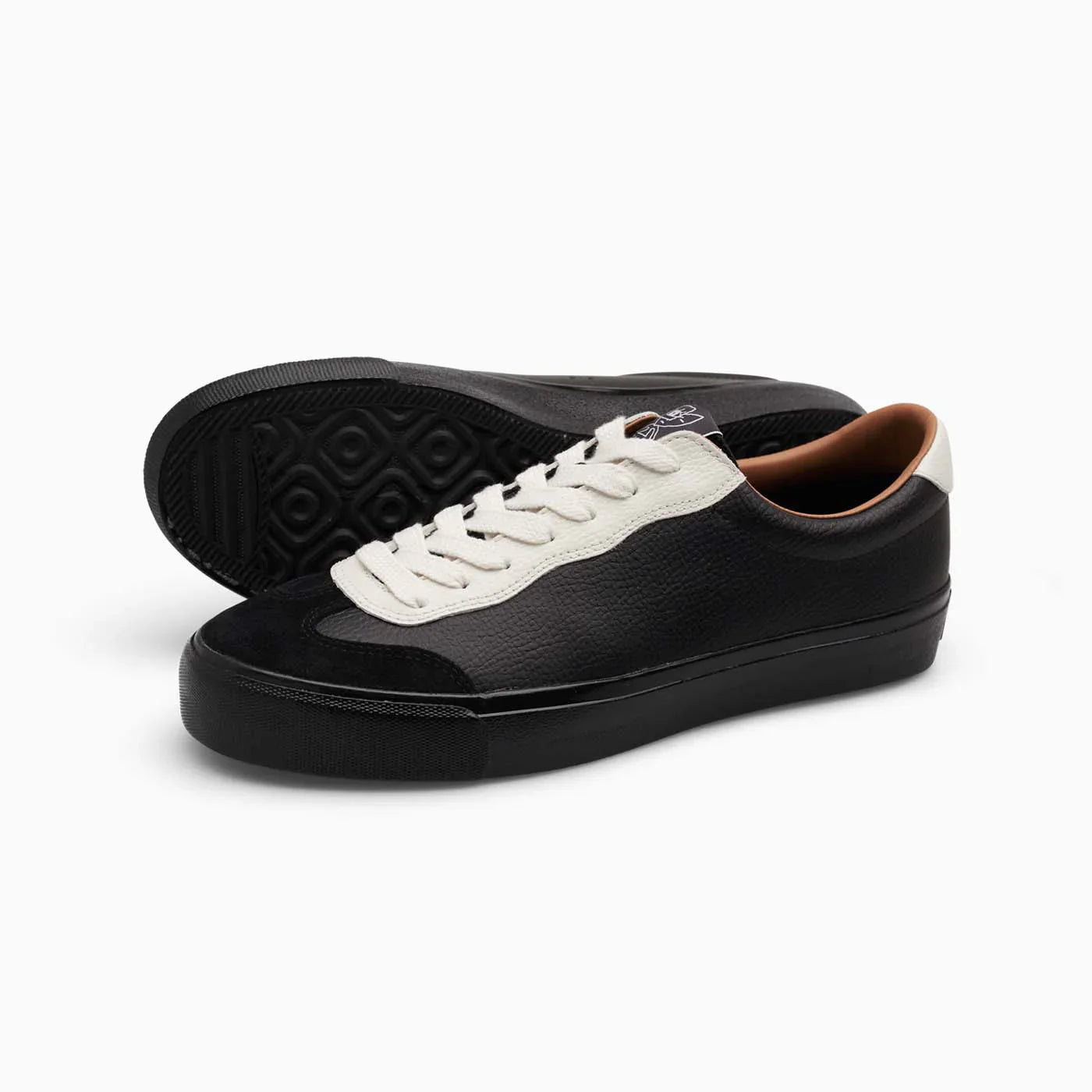 VM004 Milic (Tuxedo Black)